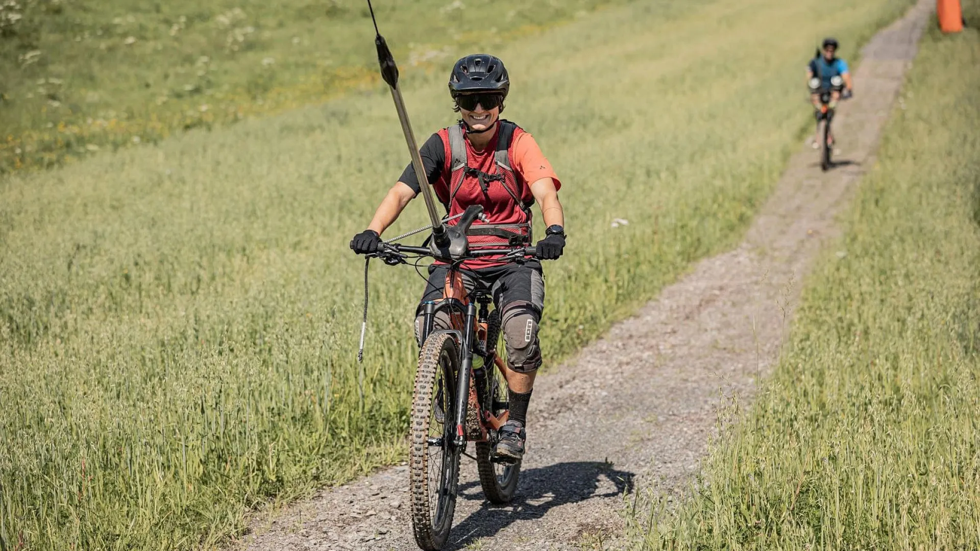 Mountainbikerin am Bike-Schlepplift der OD Trails